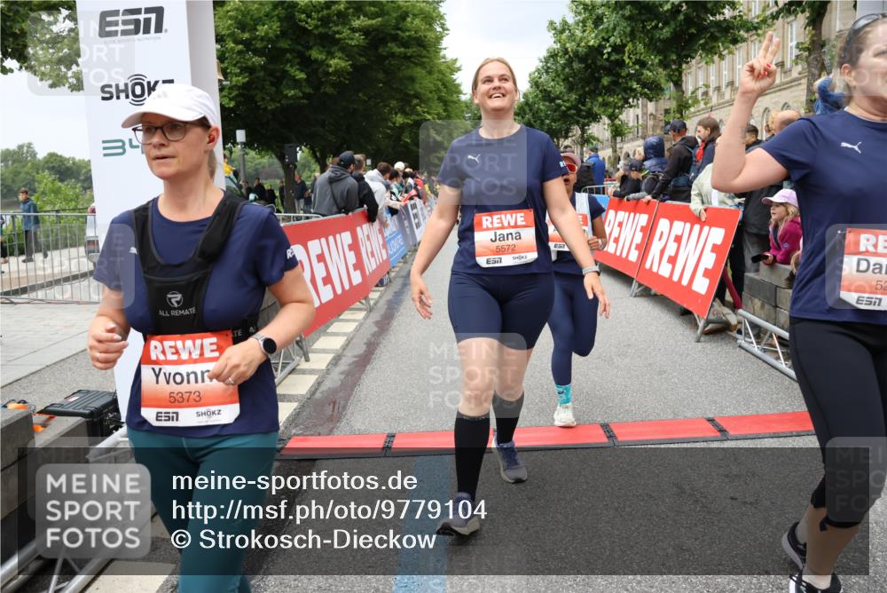 14.06.2026 - REWE Women's Run Strokosch-Dieckow http://msf.ph/oto/9779104 14.06.2026 11:02:57 Ziel 5243, 5247, 5260, 5373, 5482, 5503, 5528, 5529, 5530, 5567, 5572, 5650, 5991, 6006 meine-sportfotos.de