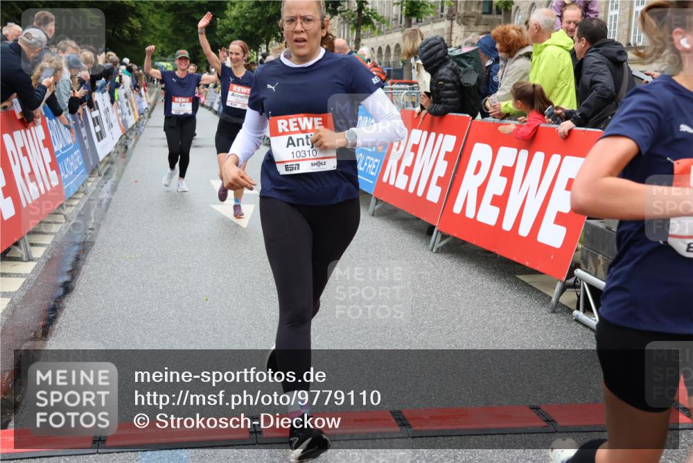 14.06.2026 - REWE Women's Run Strokosch-Dieckow http://msf.ph/oto/9779110 14.06.2026 09:57:37 Ziel 10173, 10226, 10310, 10377, 10378, 10802, 11131, 11262, 11276, 11423 meine-sportfotos.de