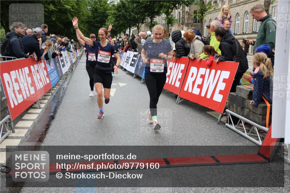 14.06.2026 - REWE Women's Run Strokosch-Dieckow http://msf.ph/oto/9779160 14.06.2026 09:57:38 Ziel 10173, 10226, 10310, 10377, 10378, 10815, 11131, 11276, 11423 meine-sportfotos.de