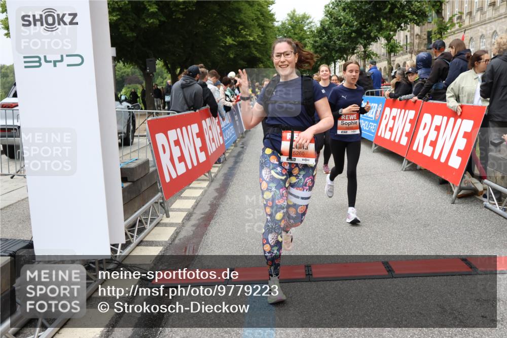 14.06.2026 - REWE Women's Run Strokosch-Dieckow http://msf.ph/oto/9779223 14.06.2026 11:02:52 Ziel 5179, 5243, 5260, 5372, 5373, 5428, 5503, 5521, 5528, 5529, 5530, 5540, 5567, 5572, 5644, 5650, 5704, 5814, 5935, 5991 meine-sportfotos.de