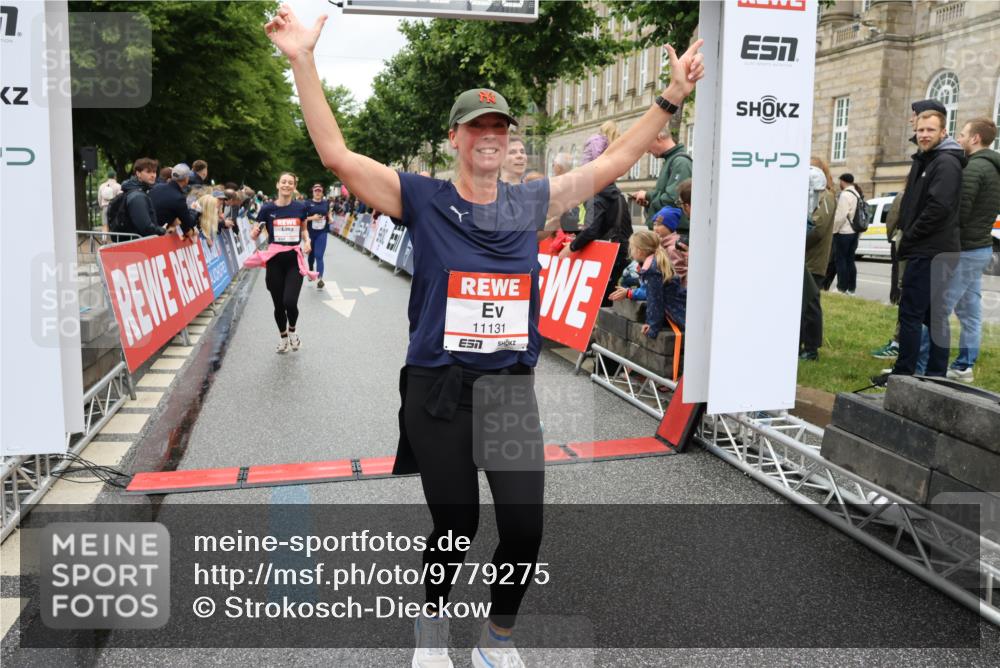 14.06.2026 - REWE Women's Run Strokosch-Dieckow http://msf.ph/oto/9779275 14.06.2026 09:57:41 Ziel 10173, 10310, 10377, 10378, 10815, 11131, 11210, 11276, 11423 meine-sportfotos.de
