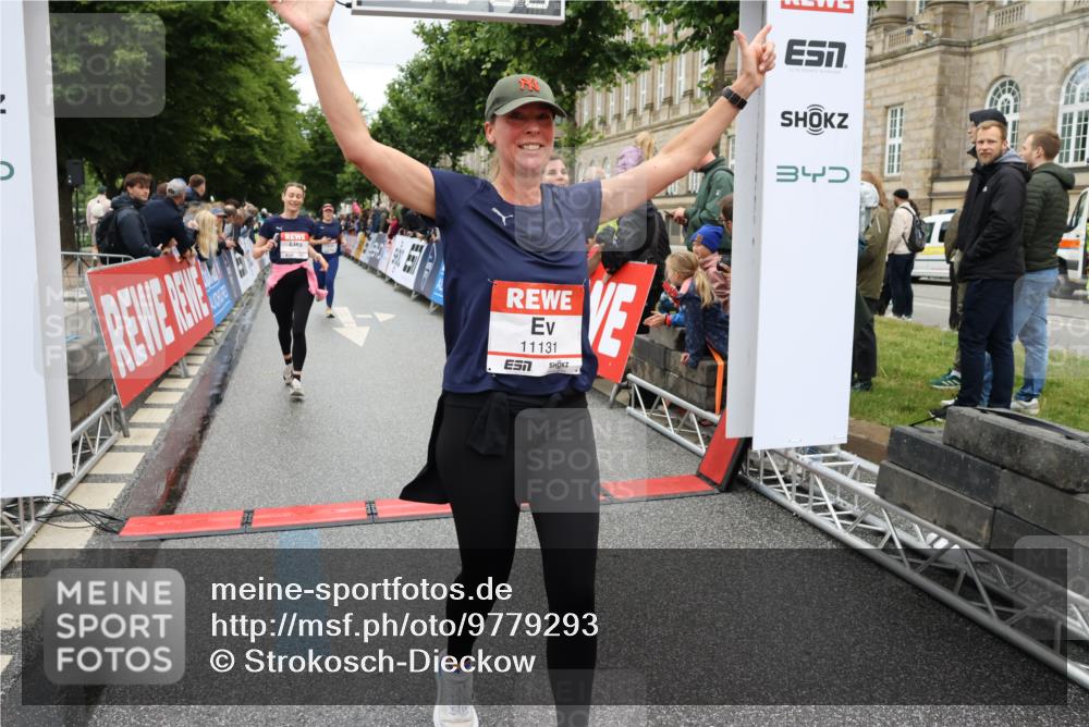 14.06.2026 - REWE Women's Run Strokosch-Dieckow http://msf.ph/oto/9779293 14.06.2026 09:57:41 Ziel 10173, 10310, 10377, 10378, 10815, 11131, 11210, 11276, 11423 meine-sportfotos.de