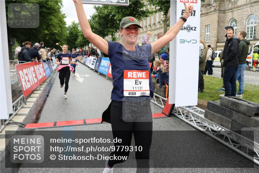 14.06.2026 - REWE Women's Run Strokosch-Dieckow http://msf.ph/oto/9779310 14.06.2026 09:57:41 Ziel 10173, 10310, 10377, 10378, 10815, 11131, 11210, 11276, 11423 meine-sportfotos.de