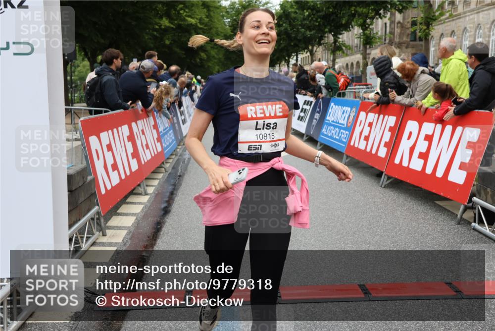 14.06.2026 - REWE Women's Run Strokosch-Dieckow http://msf.ph/oto/9779318 14.06.2026 09:57:42 Ziel 10173, 10310, 10377, 10378, 10815, 11131, 11210, 11276, 11423 meine-sportfotos.de