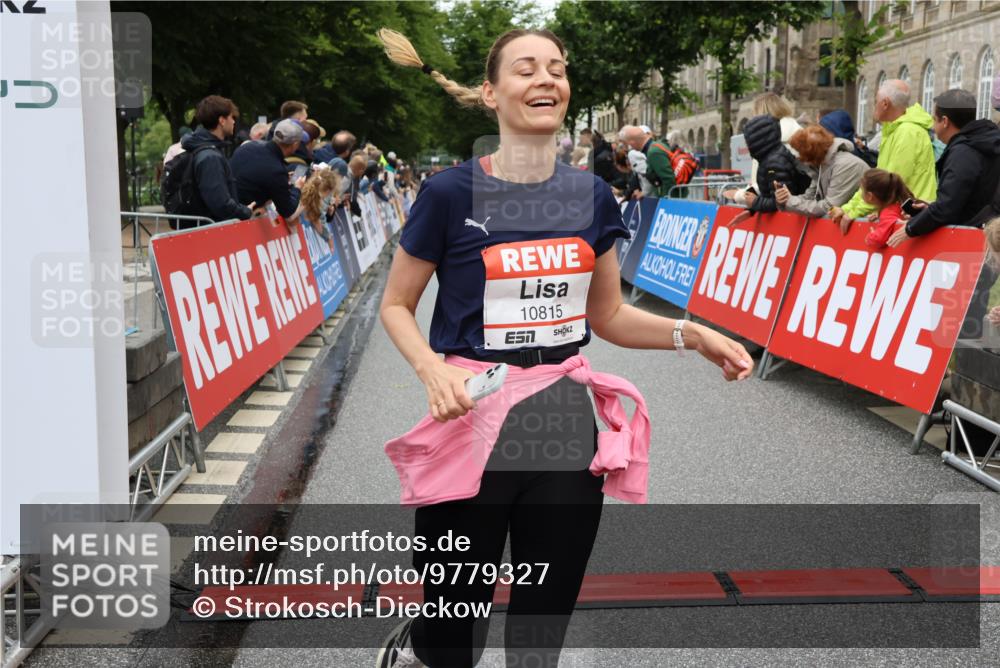14.06.2026 - REWE Women's Run Strokosch-Dieckow http://msf.ph/oto/9779327 14.06.2026 09:57:43 Ziel 10173, 10310, 10377, 10378, 10815, 11131, 11210, 11276, 11423 meine-sportfotos.de