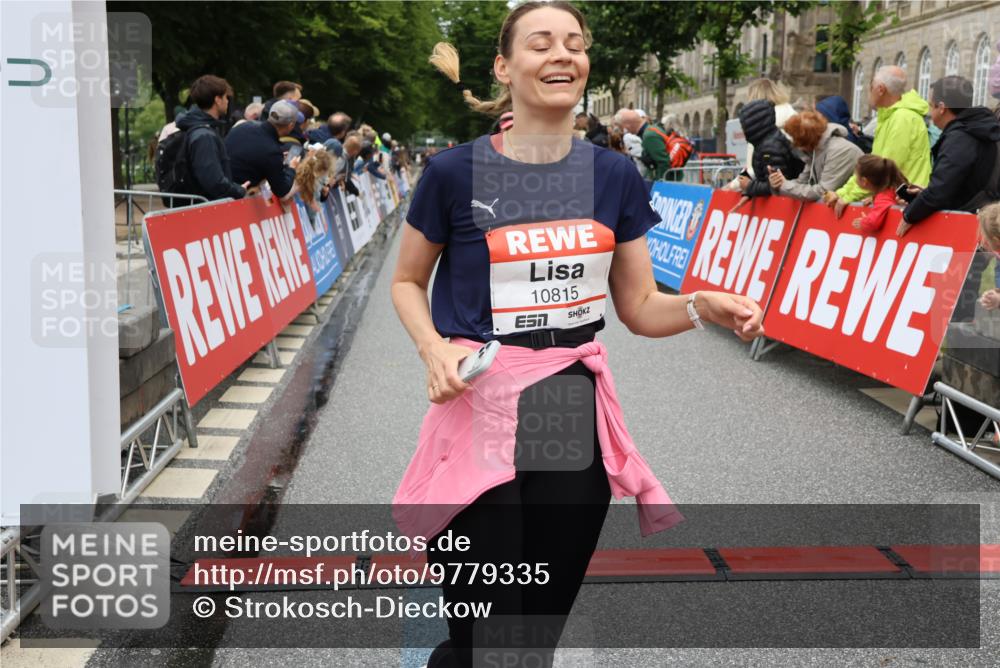 14.06.2026 - REWE Women's Run Strokosch-Dieckow http://msf.ph/oto/9779335 14.06.2026 09:57:43 Ziel 10173, 10310, 10377, 10378, 10815, 11131, 11210, 11276, 11423 meine-sportfotos.de