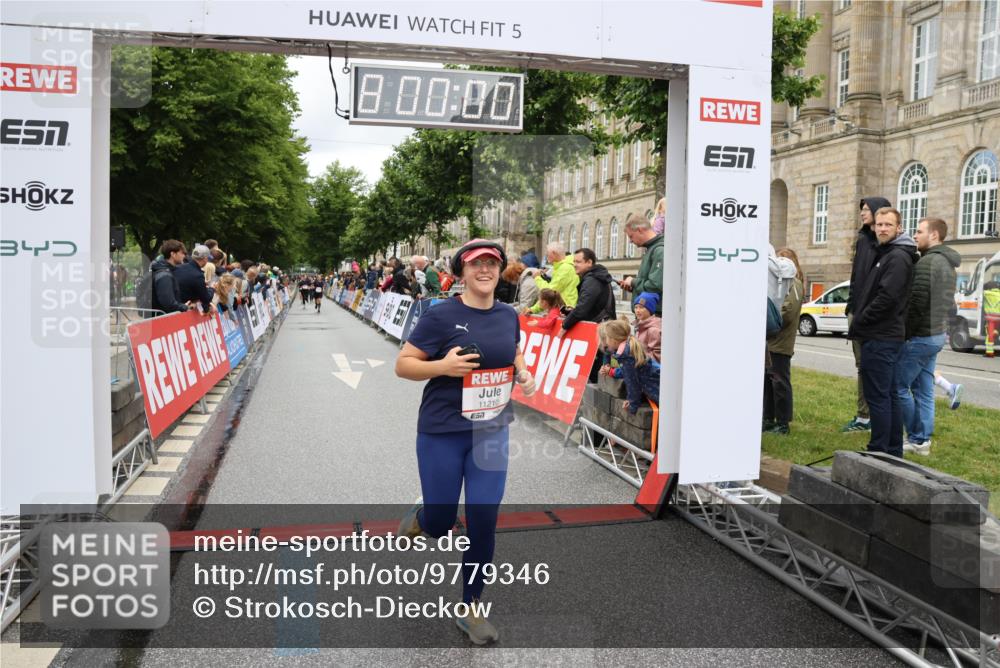 14.06.2026 - REWE Women's Run Strokosch-Dieckow http://msf.ph/oto/9779346 14.06.2026 09:57:45 Ziel 10310, 10377, 10378, 10815, 11131, 11210, 11423 meine-sportfotos.de