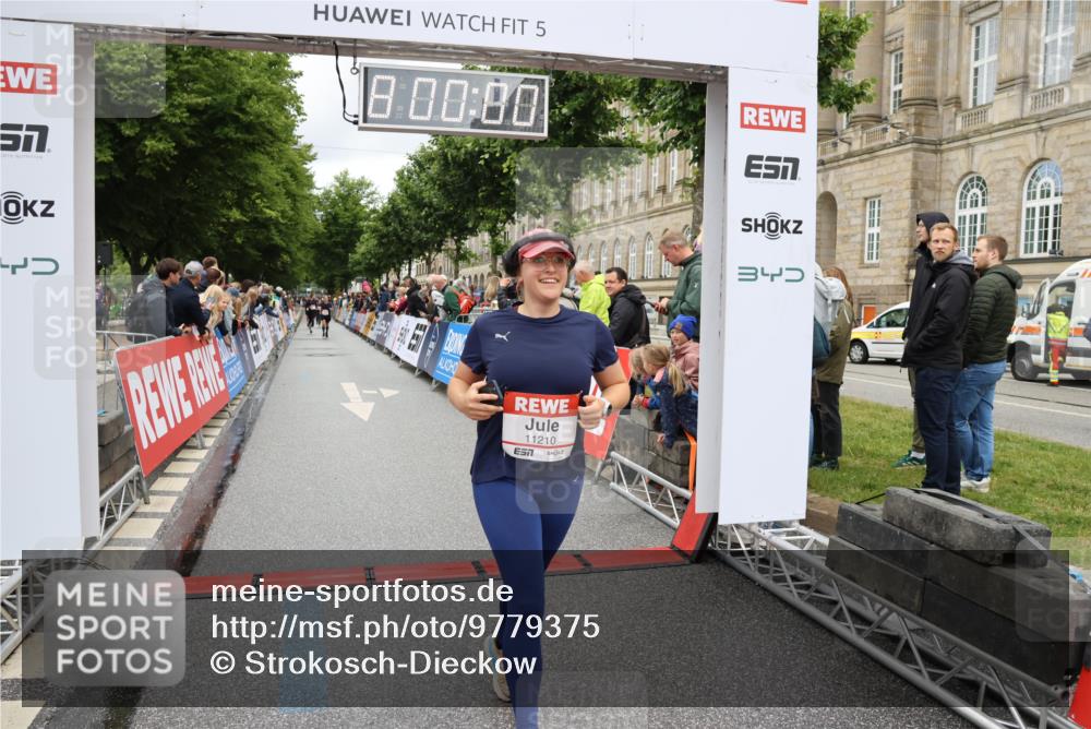 14.06.2026 - REWE Women's Run Strokosch-Dieckow http://msf.ph/oto/9779375 14.06.2026 09:57:45 Ziel 10310, 10377, 10378, 10815, 11131, 11210, 11423 meine-sportfotos.de