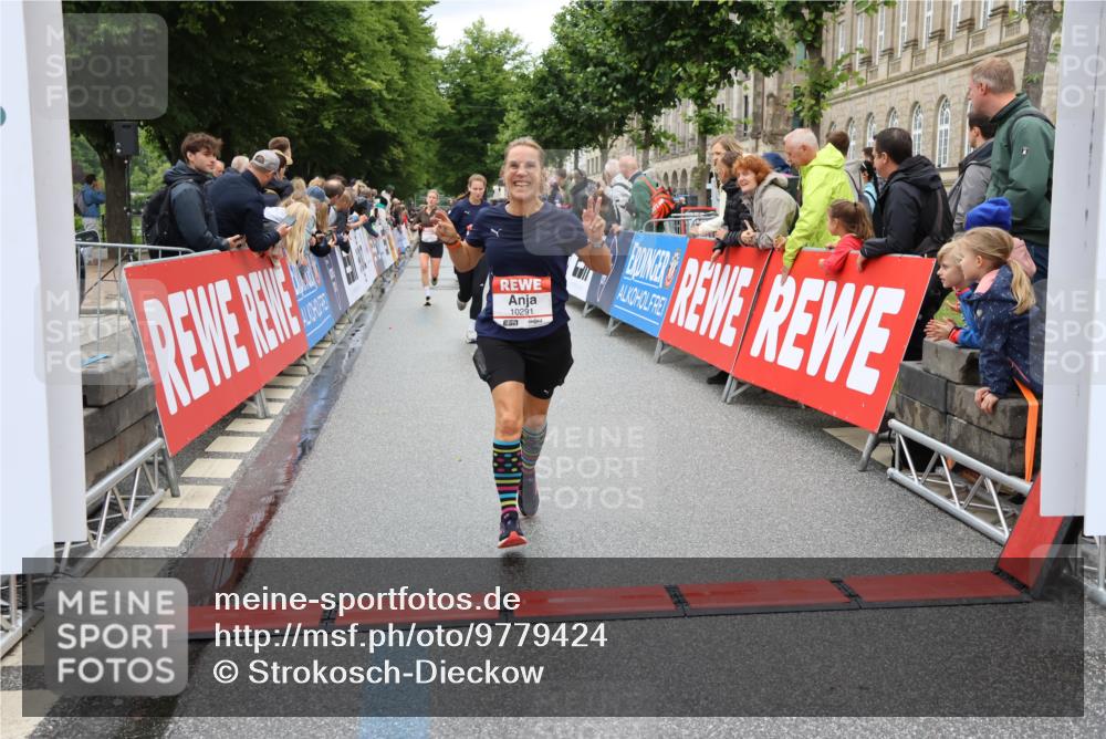14.06.2026 - REWE Women's Run Strokosch-Dieckow http://msf.ph/oto/9779424 14.06.2026 09:57:53 Ziel 10193, 10291, 11417 meine-sportfotos.de