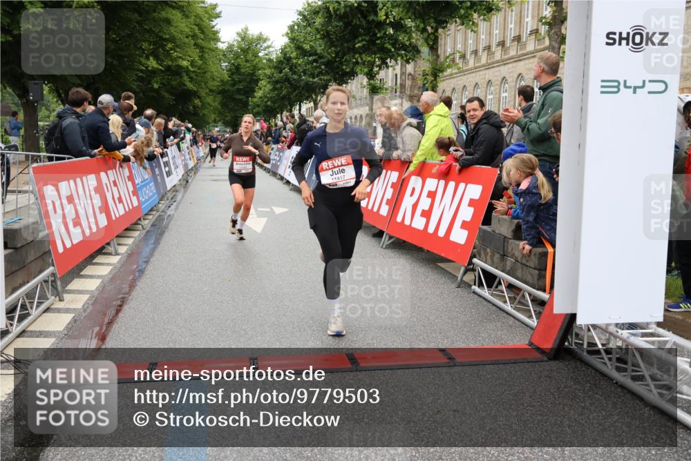 14.06.2026 - REWE Women's Run Strokosch-Dieckow http://msf.ph/oto/9779503 14.06.2026 09:57:55 Ziel 10193, 10291, 10608, 11417 meine-sportfotos.de