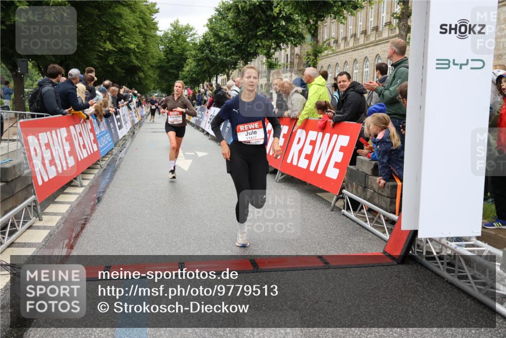 14.06.2026 - REWE Women's Run Strokosch-Dieckow http://msf.ph/oto/9779513 14.06.2026 09:57:55 Ziel 10193, 10291, 10608, 11417 meine-sportfotos.de