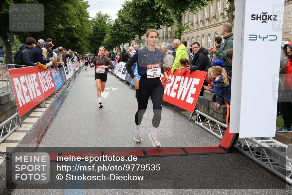 14.06.2026 - REWE Women's Run Strokosch-Dieckow http://msf.ph/oto/9779535 14.06.2026 09:57:56 Ziel 10193, 10291, 10608, 11417 meine-sportfotos.de