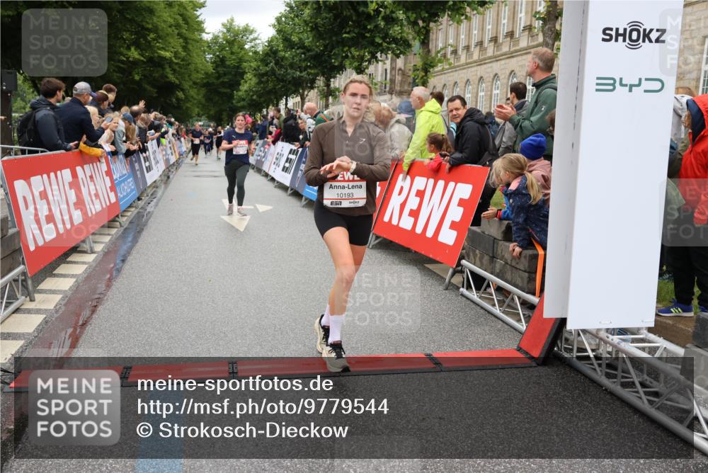 14.06.2026 - REWE Women's Run Strokosch-Dieckow http://msf.ph/oto/9779544 14.06.2026 09:57:57 Ziel 10193, 10291, 10608, 11417 meine-sportfotos.de