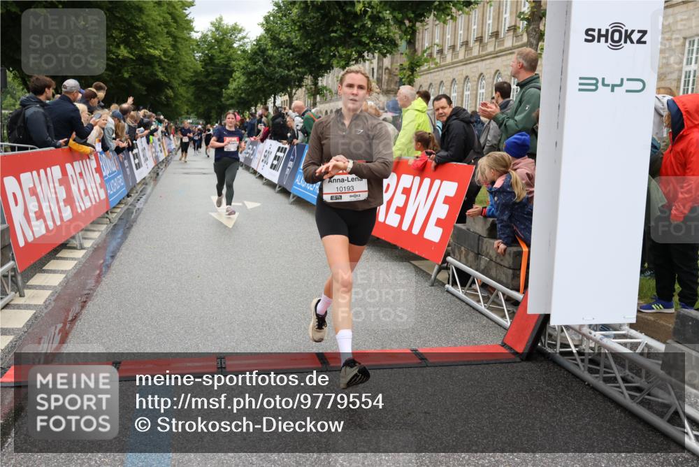 14.06.2026 - REWE Women's Run Strokosch-Dieckow http://msf.ph/oto/9779554 14.06.2026 09:57:57 Ziel 10193, 10291, 10608, 11417 meine-sportfotos.de