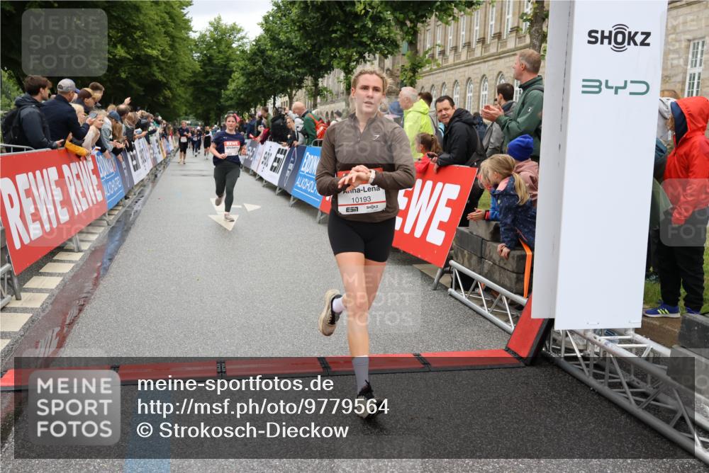 14.06.2026 - REWE Women's Run Strokosch-Dieckow http://msf.ph/oto/9779564 14.06.2026 09:57:57 Ziel 10193, 10291, 10608, 11417 meine-sportfotos.de