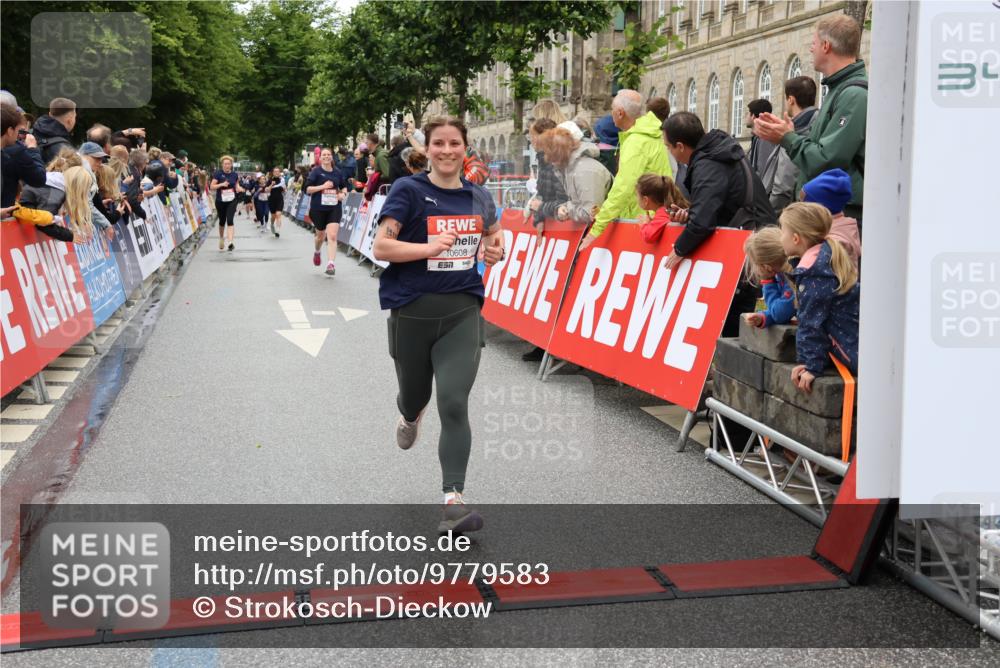 14.06.2026 - REWE Women's Run Strokosch-Dieckow http://msf.ph/oto/9779583 14.06.2026 09:57:59 Ziel 10069, 10193, 10291, 10608, 11417 meine-sportfotos.de