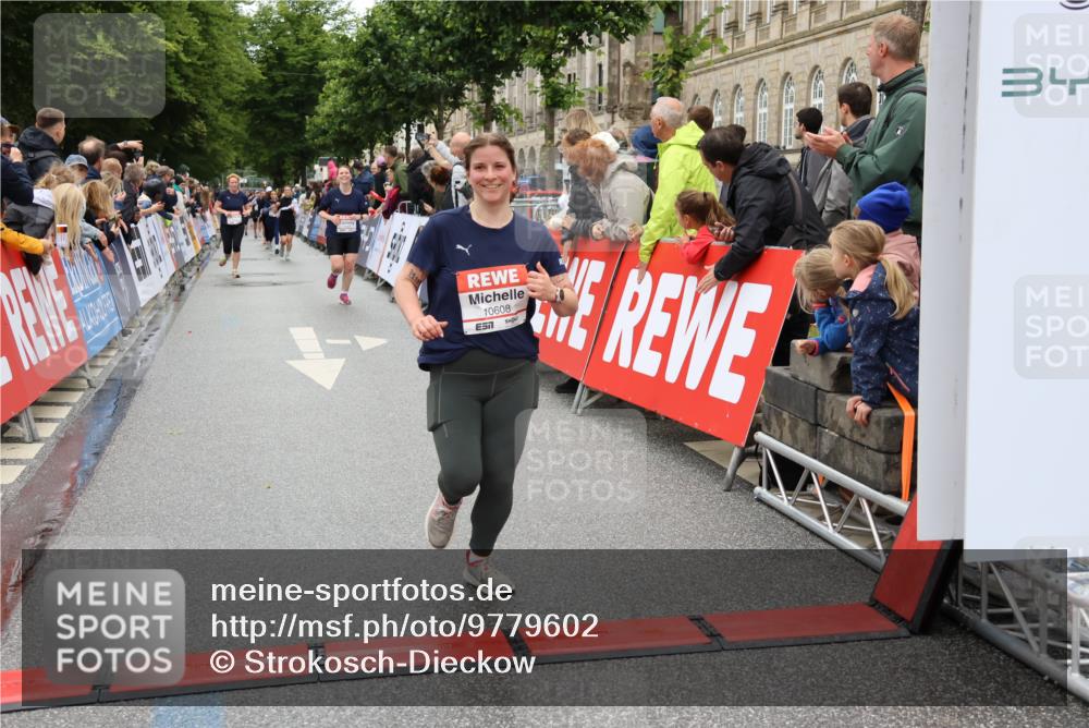14.06.2026 - REWE Women's Run Strokosch-Dieckow http://msf.ph/oto/9779602 14.06.2026 09:57:59 Ziel 10069, 10193, 10291, 10608, 11417 meine-sportfotos.de
