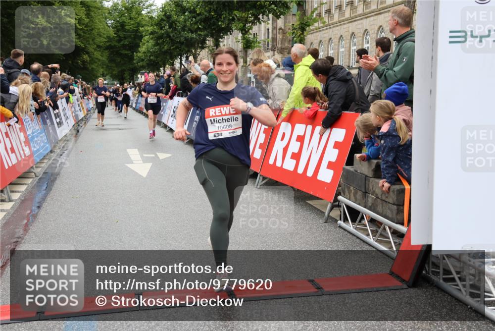14.06.2026 - REWE Women's Run Strokosch-Dieckow http://msf.ph/oto/9779620 14.06.2026 09:57:59 Ziel 10069, 10193, 10291, 10608, 11417 meine-sportfotos.de