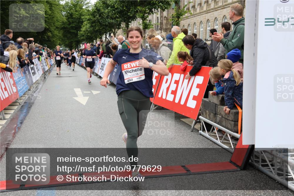 14.06.2026 - REWE Women's Run Strokosch-Dieckow http://msf.ph/oto/9779629 14.06.2026 09:57:59 Ziel 10069, 10193, 10291, 10608, 11417 meine-sportfotos.de