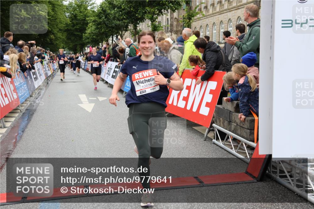 14.06.2026 - REWE Women's Run Strokosch-Dieckow http://msf.ph/oto/9779641 14.06.2026 09:57:59 Ziel 10069, 10193, 10291, 10608, 11417 meine-sportfotos.de