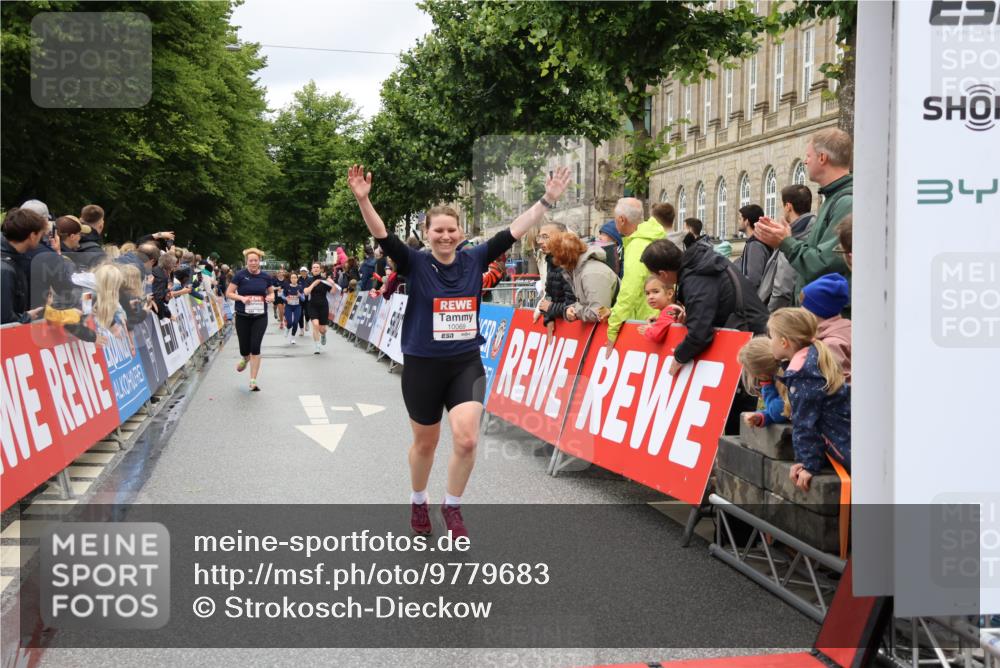 14.06.2026 - REWE Women's Run Strokosch-Dieckow http://msf.ph/oto/9779683 14.06.2026 09:58:02 Ziel 10069, 10193, 10608, 10912, 11417 meine-sportfotos.de