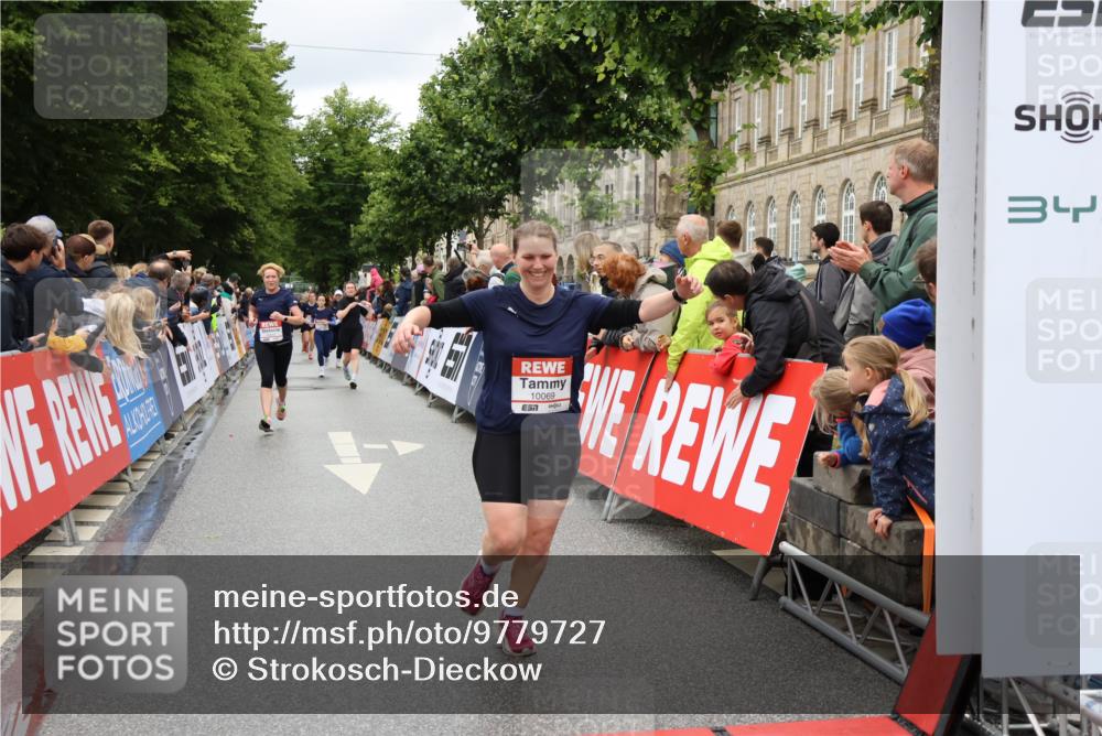 14.06.2026 - REWE Women's Run Strokosch-Dieckow http://msf.ph/oto/9779727 14.06.2026 09:58:02 Ziel 10069, 10193, 10608, 10912, 11417 meine-sportfotos.de