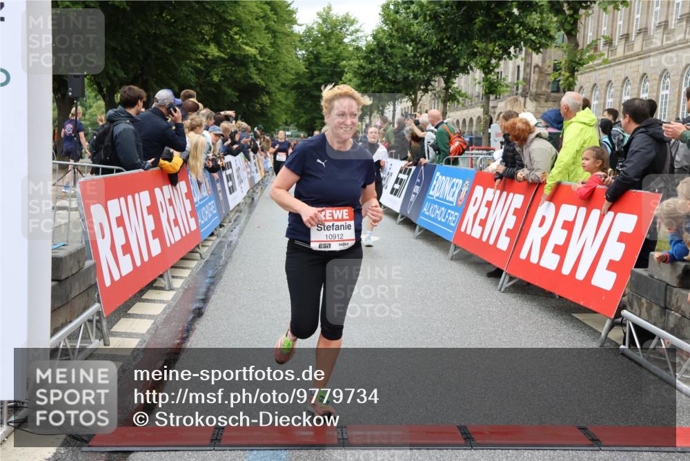 14.06.2026 - REWE Women's Run Strokosch-Dieckow http://msf.ph/oto/9779734 14.06.2026 09:58:05 Ziel 10069, 10608, 10638, 10640, 10912 meine-sportfotos.de