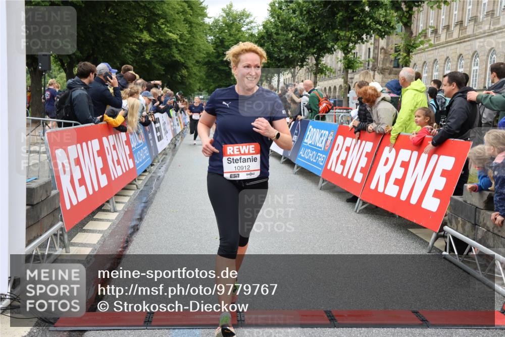 14.06.2026 - REWE Women's Run Strokosch-Dieckow http://msf.ph/oto/9779767 14.06.2026 09:58:05 Ziel 10069, 10608, 10638, 10640, 10912 meine-sportfotos.de