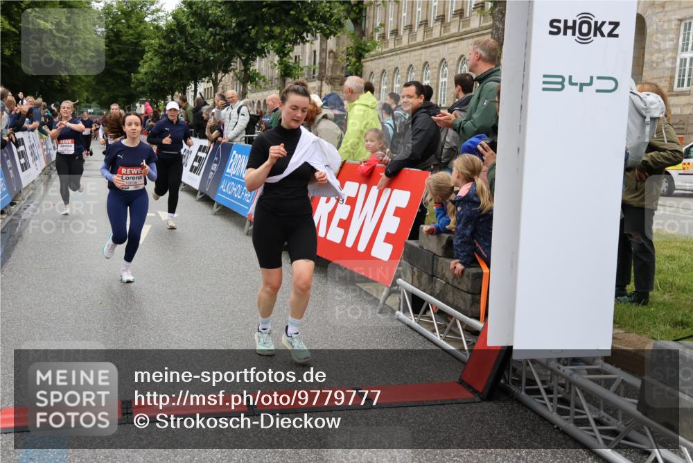 14.06.2026 - REWE Women's Run Strokosch-Dieckow http://msf.ph/oto/9779777 14.06.2026 09:58:08 Ziel 10069, 10605, 10638, 10640, 10912, 10930, 11370, 11479 meine-sportfotos.de