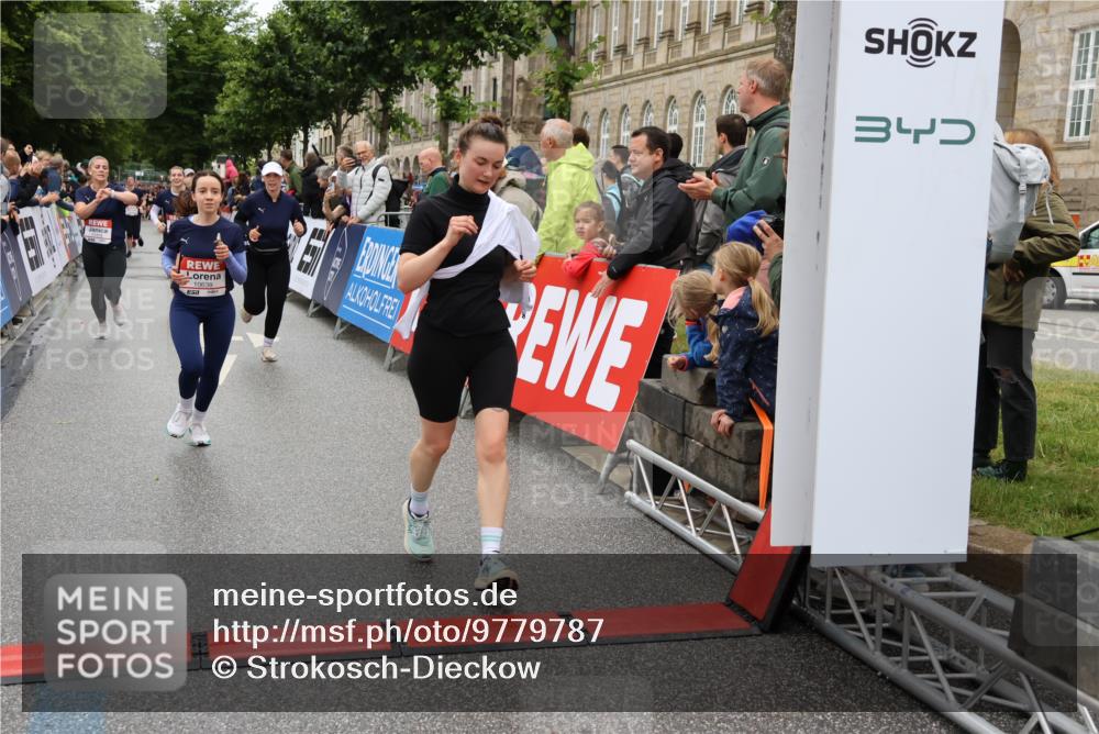 14.06.2026 - REWE Women's Run Strokosch-Dieckow http://msf.ph/oto/9779787 14.06.2026 09:58:08 Ziel 10069, 10605, 10638, 10640, 10912, 10930, 11370, 11479 meine-sportfotos.de