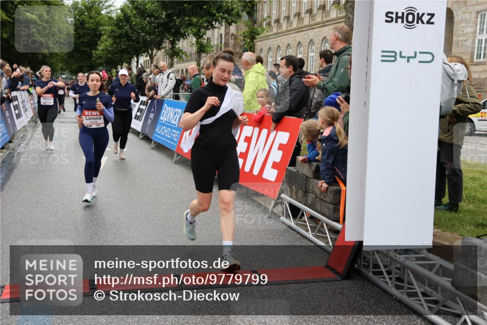 14.06.2026 - REWE Women's Run Strokosch-Dieckow http://msf.ph/oto/9779799 14.06.2026 09:58:08 Ziel 10069, 10605, 10638, 10640, 10912, 10930, 11370, 11479 meine-sportfotos.de