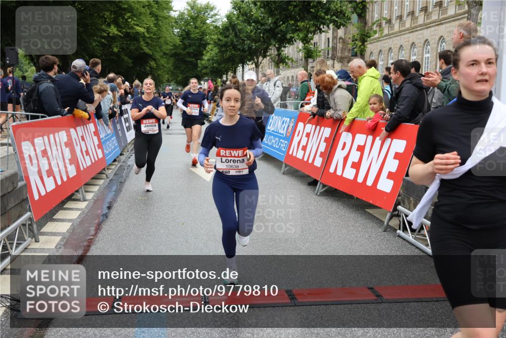 14.06.2026 - REWE Women's Run Strokosch-Dieckow http://msf.ph/oto/9779810 14.06.2026 09:58:09 Ziel 10069, 10605, 10638, 10640, 10912, 10930, 11370, 11479 meine-sportfotos.de