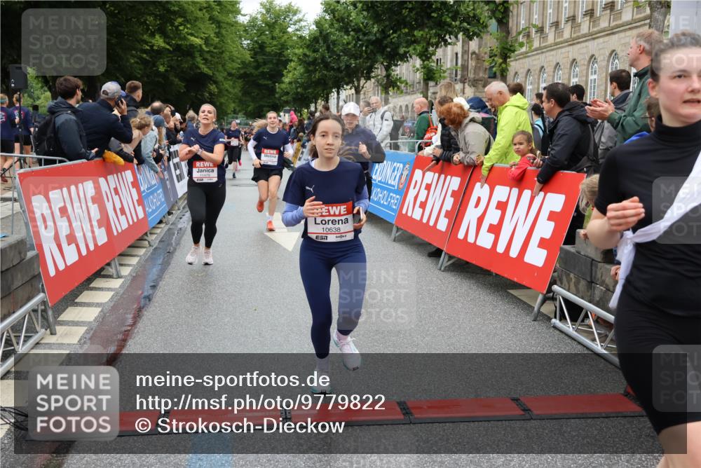 14.06.2026 - REWE Women's Run Strokosch-Dieckow http://msf.ph/oto/9779822 14.06.2026 09:58:09 Ziel 10069, 10605, 10638, 10640, 10912, 10930, 11370, 11479 meine-sportfotos.de