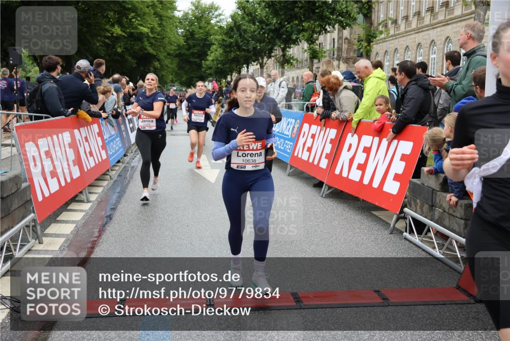 14.06.2026 - REWE Women's Run Strokosch-Dieckow http://msf.ph/oto/9779834 14.06.2026 09:58:09 Ziel 10069, 10605, 10638, 10640, 10912, 10930, 11370, 11479 meine-sportfotos.de