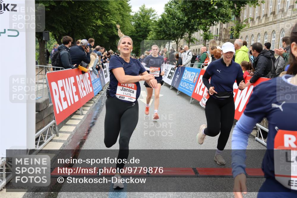 14.06.2026 - REWE Women's Run Strokosch-Dieckow http://msf.ph/oto/9779876 14.06.2026 09:58:10 Ziel 10069, 10605, 10638, 10640, 10912, 10930, 11160, 11240, 11370, 11479 meine-sportfotos.de