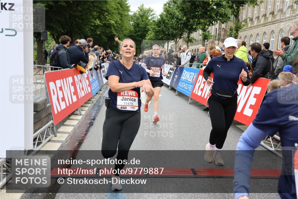 14.06.2026 - REWE Women's Run Strokosch-Dieckow http://msf.ph/oto/9779887 14.06.2026 09:58:10 Ziel 10069, 10605, 10638, 10640, 10912, 10930, 11160, 11240, 11370, 11479 meine-sportfotos.de