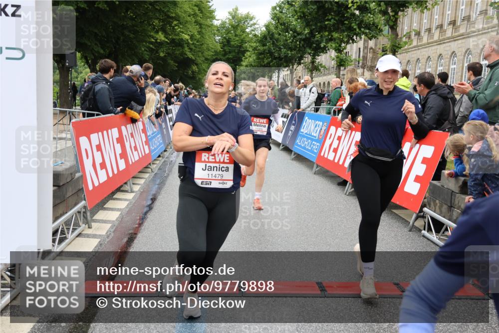 14.06.2026 - REWE Women's Run Strokosch-Dieckow http://msf.ph/oto/9779898 14.06.2026 09:58:10 Ziel 10069, 10605, 10638, 10640, 10912, 10930, 11160, 11240, 11370, 11479 meine-sportfotos.de