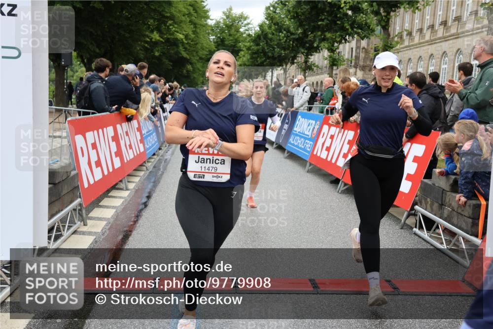 14.06.2026 - REWE Women's Run Strokosch-Dieckow http://msf.ph/oto/9779908 14.06.2026 09:58:10 Ziel 10069, 10605, 10638, 10640, 10912, 10930, 11160, 11240, 11370, 11479 meine-sportfotos.de