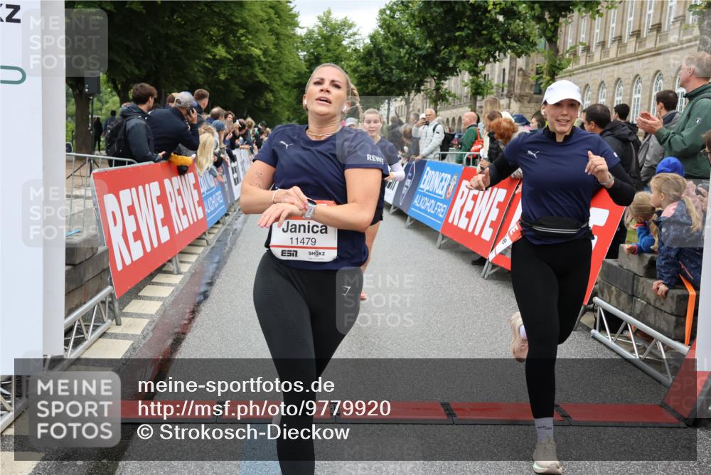 14.06.2026 - REWE Women's Run Strokosch-Dieckow http://msf.ph/oto/9779920 14.06.2026 09:58:10 Ziel 10069, 10605, 10638, 10640, 10912, 10930, 11160, 11240, 11370, 11479 meine-sportfotos.de