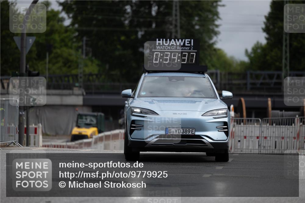 14.06.2026 - REWE Women's Run Michael Strokosch http://msf.ph/oto/9779925 14.06.2026 09:35:03 Laufen 2, 0, 39, 97, 389 meine-sportfotos.de