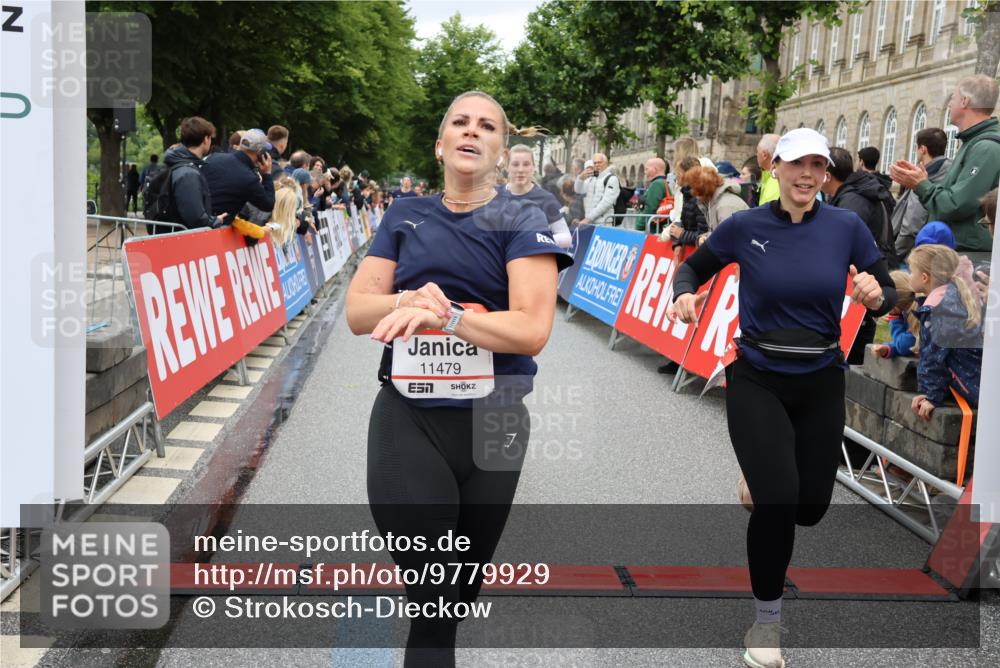 14.06.2026 - REWE Women's Run Strokosch-Dieckow http://msf.ph/oto/9779929 14.06.2026 09:58:10 Ziel 10069, 10605, 10638, 10640, 10912, 10930, 11160, 11240, 11370, 11479 meine-sportfotos.de