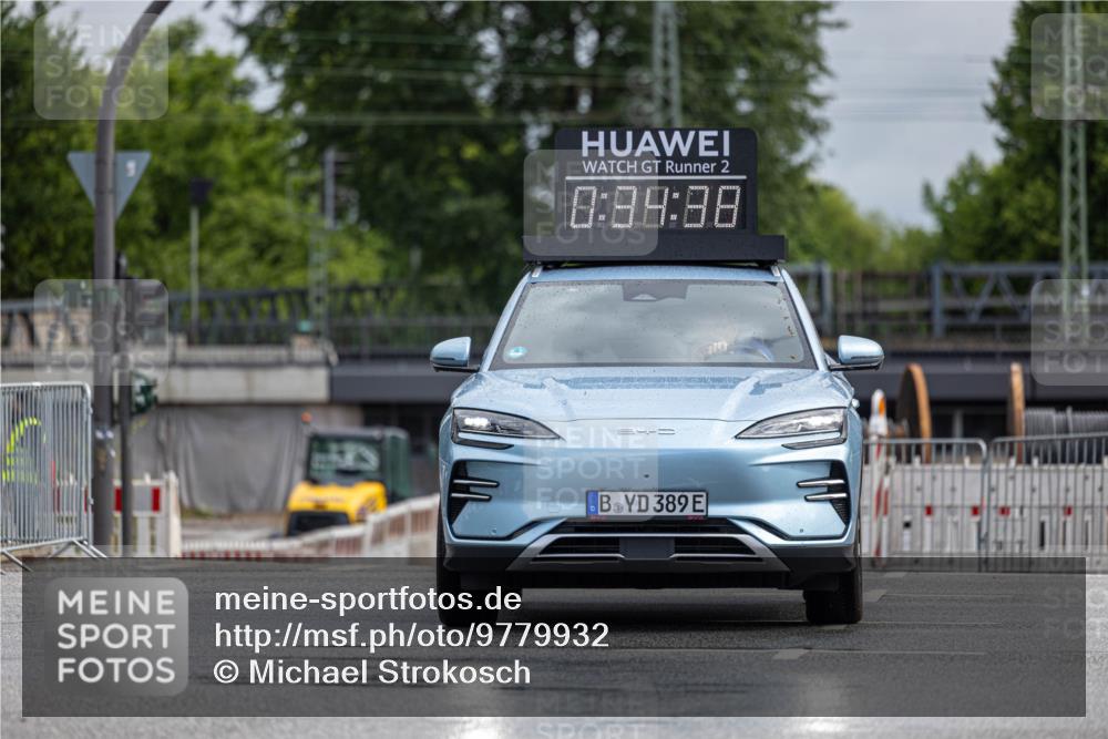 14.06.2026 - REWE Women's Run Michael Strokosch http://msf.ph/oto/9779932 14.06.2026 09:35:04 Laufen 2, 0, 88, 88, 389 meine-sportfotos.de
