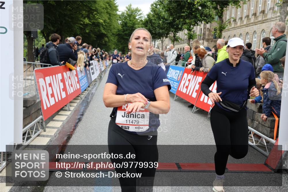 14.06.2026 - REWE Women's Run Strokosch-Dieckow http://msf.ph/oto/9779939 14.06.2026 09:58:10 Ziel 10069, 10605, 10638, 10640, 10912, 10930, 11160, 11240, 11370, 11479 meine-sportfotos.de