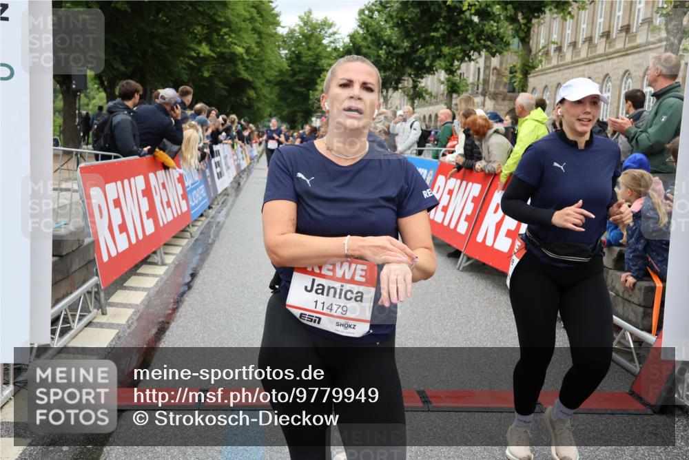 14.06.2026 - REWE Women's Run Strokosch-Dieckow http://msf.ph/oto/9779949 14.06.2026 09:58:10 Ziel 10069, 10605, 10638, 10640, 10912, 10930, 11160, 11240, 11370, 11479 meine-sportfotos.de