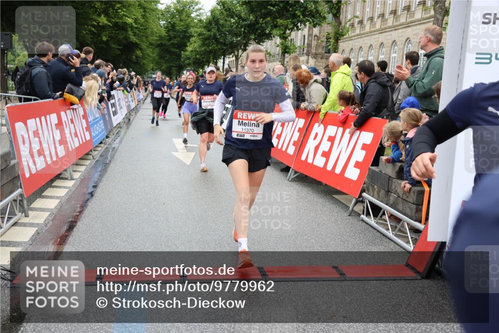 14.06.2026 - REWE Women's Run Strokosch-Dieckow http://msf.ph/oto/9779962 14.06.2026 09:58:11 Ziel 10423, 10605, 10638, 10640, 10912, 10930, 11160, 11240, 11370, 11479 meine-sportfotos.de