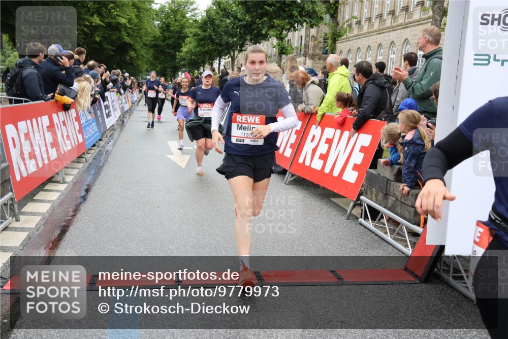 14.06.2026 - REWE Women's Run Strokosch-Dieckow http://msf.ph/oto/9779973 14.06.2026 09:58:11 Ziel 10423, 10605, 10638, 10640, 10912, 10930, 11160, 11240, 11370, 11479 meine-sportfotos.de