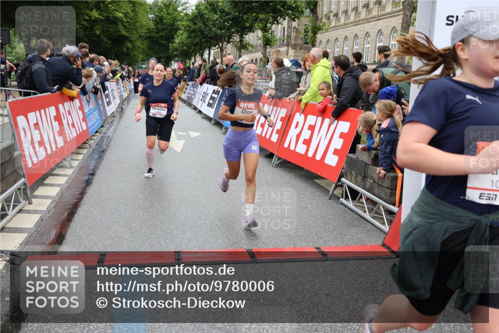 14.06.2026 - REWE Women's Run Strokosch-Dieckow http://msf.ph/oto/9780006 14.06.2026 09:58:14 Ziel 10338, 10423, 10605, 10638, 10640, 10930, 11160, 11240, 11370, 11479 meine-sportfotos.de