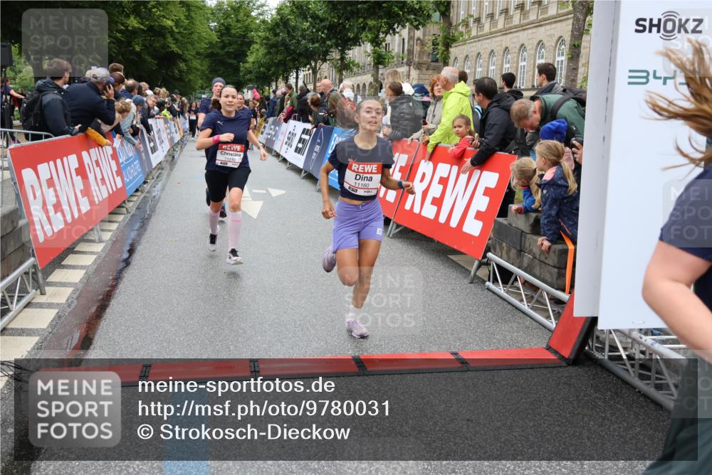14.06.2026 - REWE Women's Run Strokosch-Dieckow http://msf.ph/oto/9780031 14.06.2026 09:58:14 Ziel 10338, 10423, 10605, 10638, 10640, 10930, 11160, 11240, 11370, 11479 meine-sportfotos.de