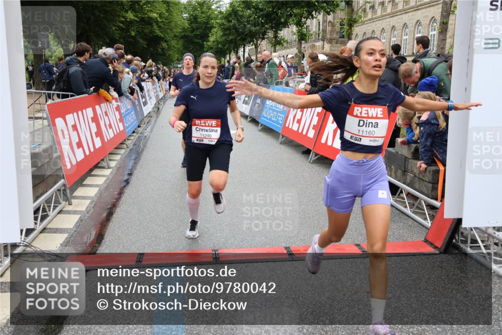 14.06.2026 - REWE Women's Run Strokosch-Dieckow http://msf.ph/oto/9780042 14.06.2026 09:58:14 Ziel 10338, 10423, 10605, 10638, 10640, 10930, 11160, 11240, 11370, 11479 meine-sportfotos.de