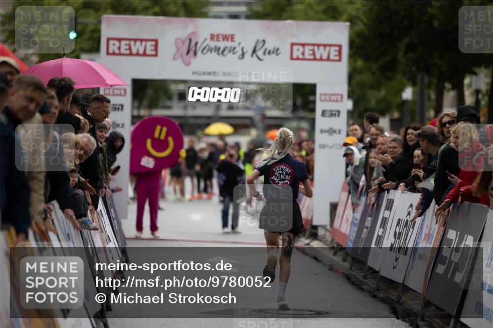 14.06.2026 - REWE Women's Run Michael Strokosch http://msf.ph/oto/9780052 14.06.2026 09:46:06 Laufen 0, 00, 00, 1, 57, 970 meine-sportfotos.de